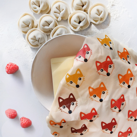 Waxwing "Foxes" size "M" 25 x 25 cm 1 pcs.